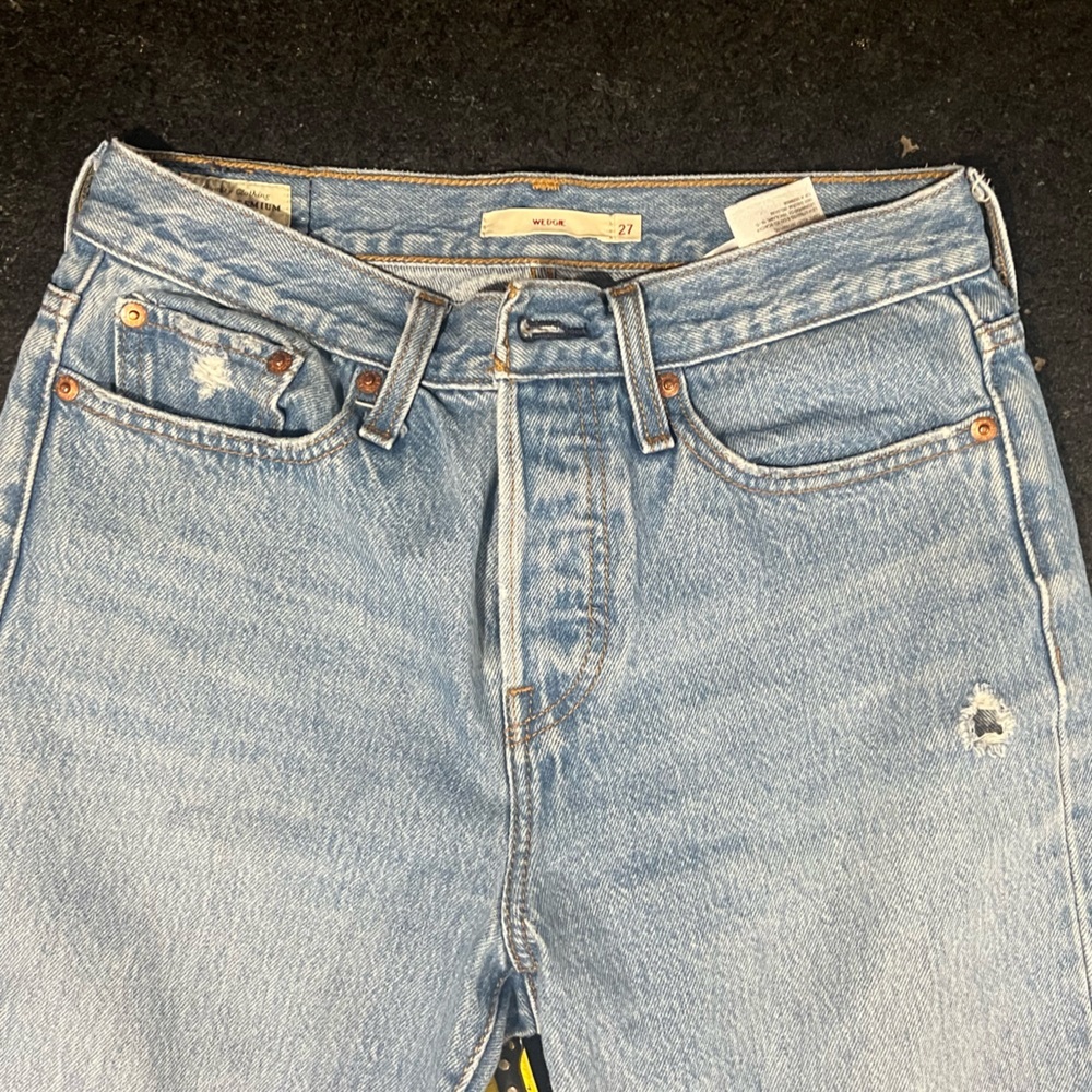 Levi's Premium Wedgie Distressed Jeans Blue Denim Medium Wash Button Fly Size 27 - Picture 3 of 7